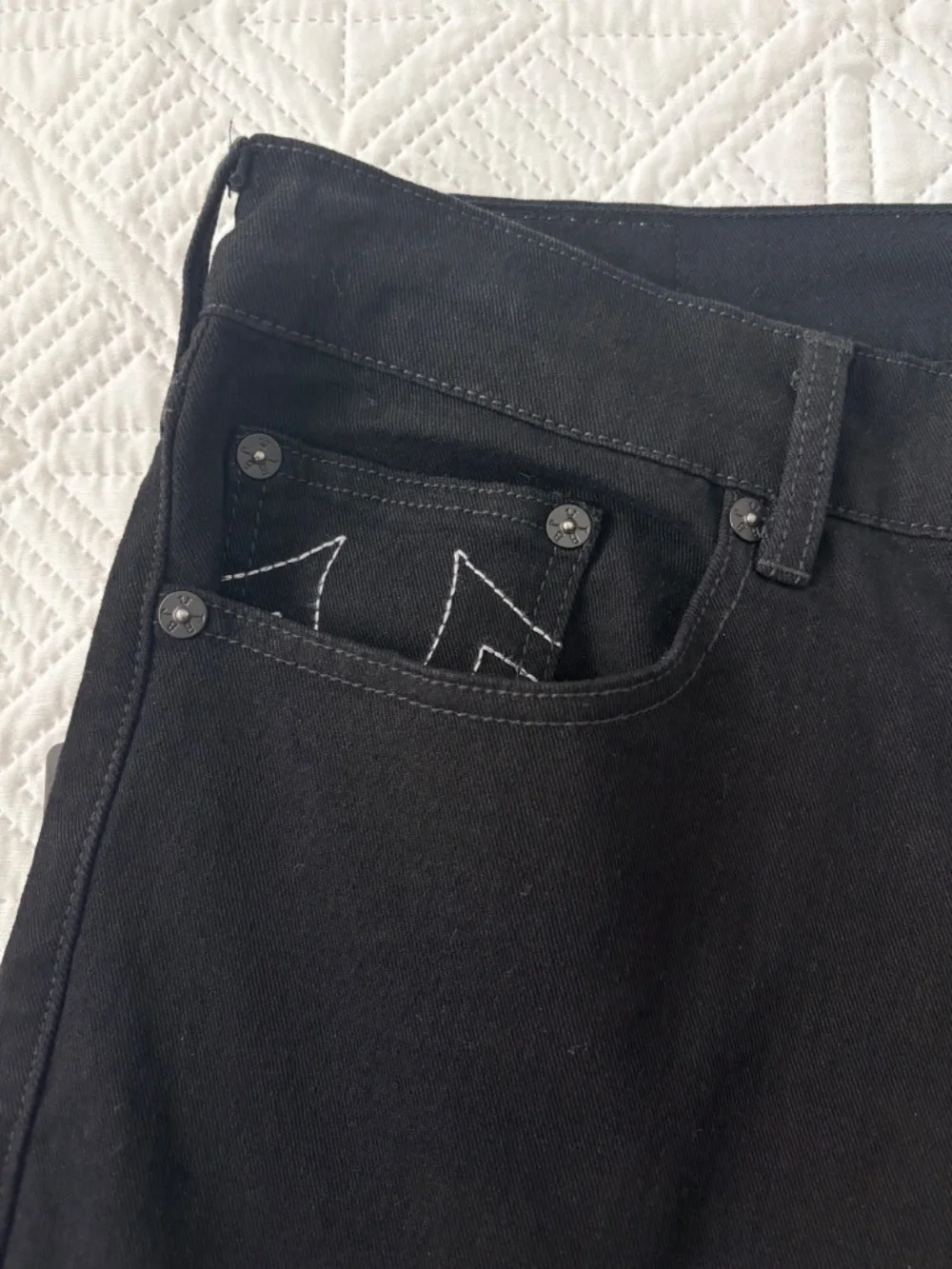 True Religion Geno No Flap SN Relaxed Slim Men's Jeans Body Rinse Black 36 x 32